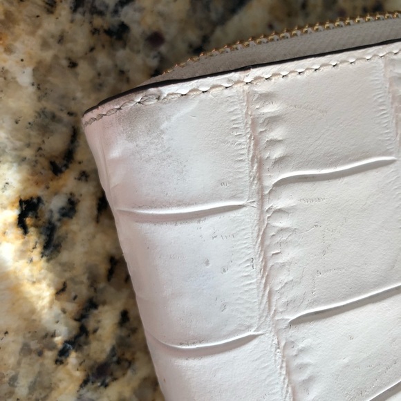 Coach Zippy Wallet - Picture 6 of 7